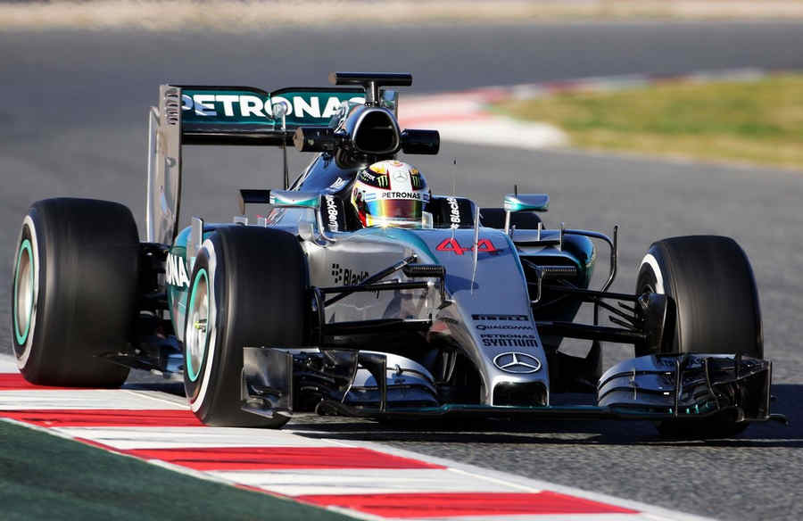 F1-Mercedes-AMG-2015-1