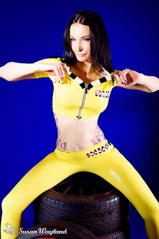 girls-top-car-hot (17)