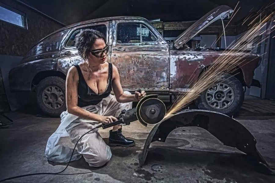 girls-top-car-hot (87)