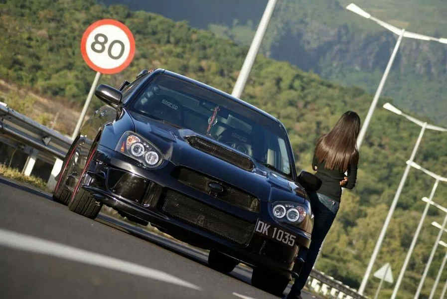 girls-top-car-hot (98)