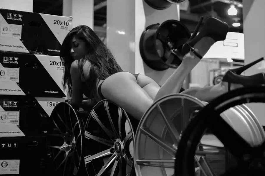 girls-top-car-hot (99)