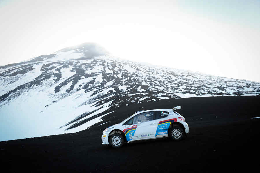 Andreucci scala l'Etna con Peugeot 208 T16 -02 Andreucci scalata Etna con Peugeot 208 T16 -02