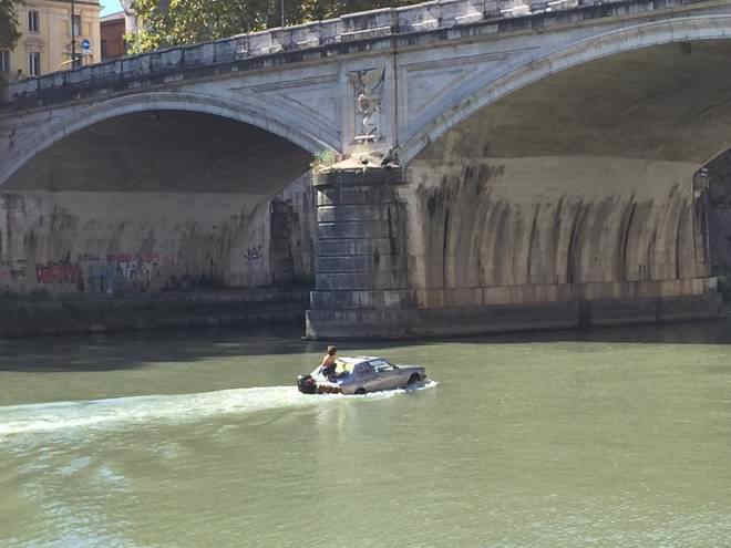 maserati-tevere-roma-fiume-anfibio