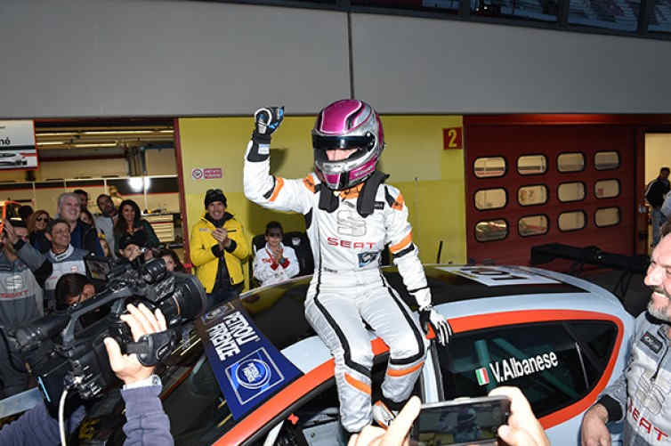 valentina-albanese-tcr seat