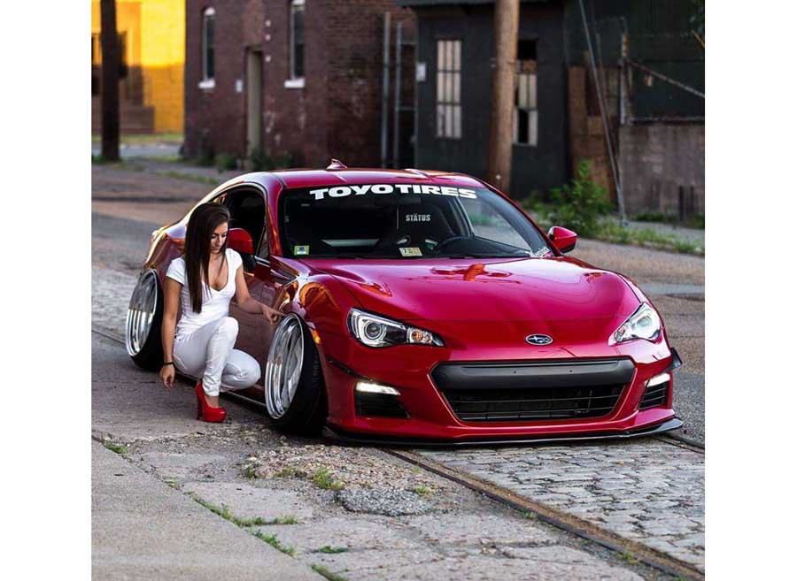 Donne motori girls hyundai rosso