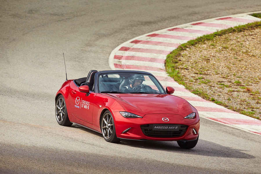 Mazda-Friends-MX-5-15