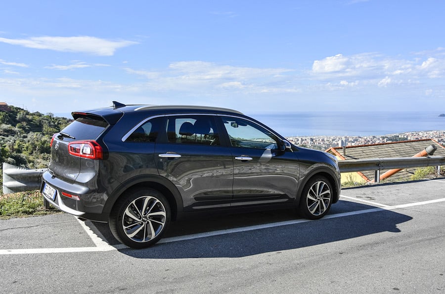 kia_niro_prime_foto_presentazione_2016_20