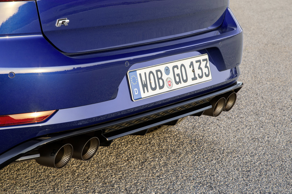 Volkswagen_Golf_R_2017_prime_immagini_61