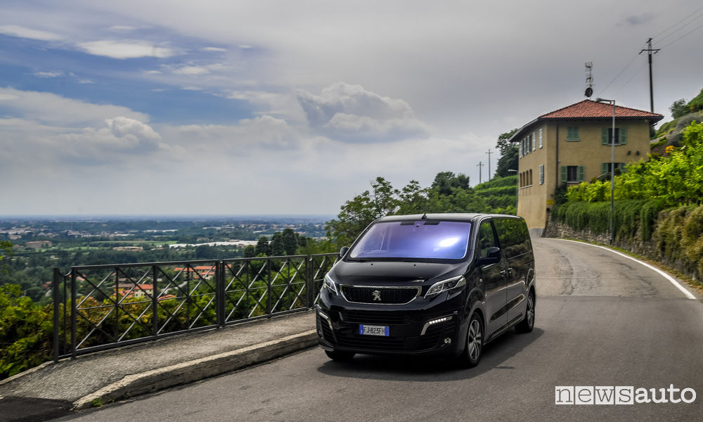 Peugeot Traveller Business VIP