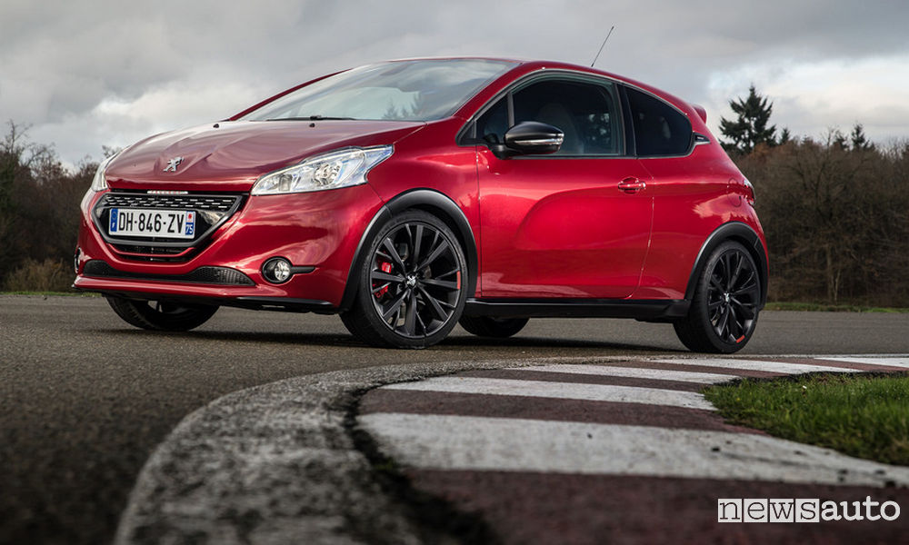 Peugeot 208 GTi by Peugeot Sport