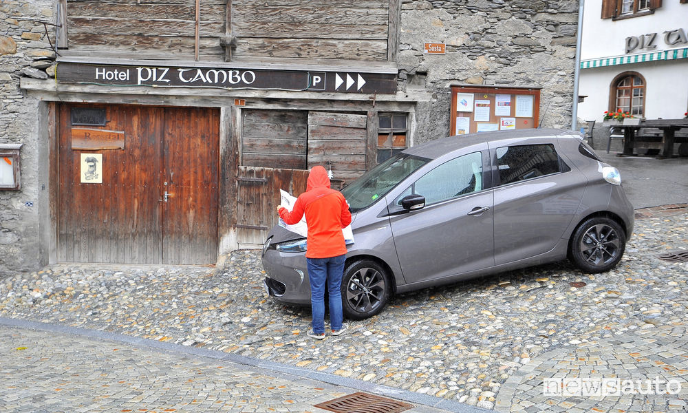 Renault Zoe auto elettrica in viaggio