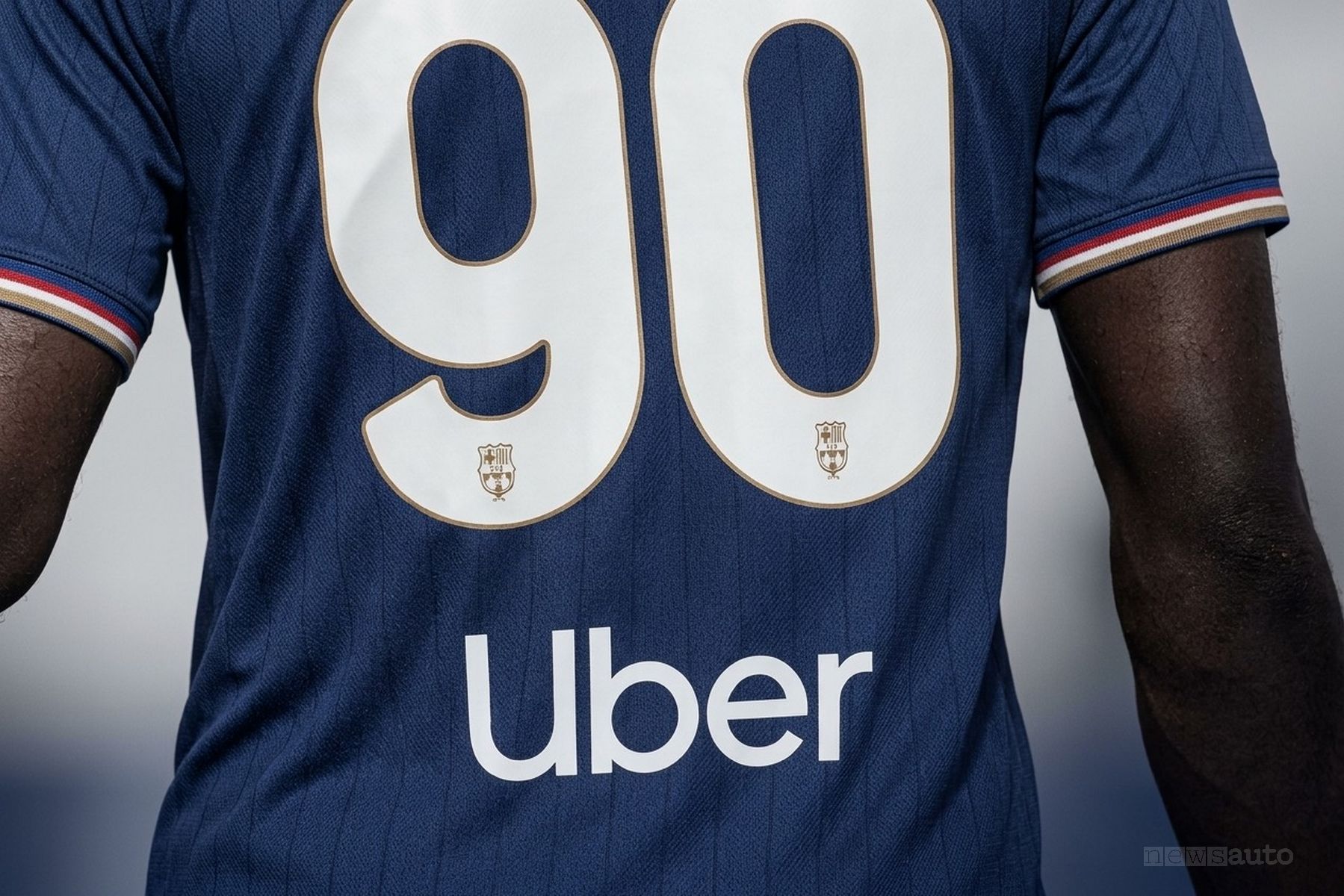 Il marchio Uber compare nel retro della maglia del Como
