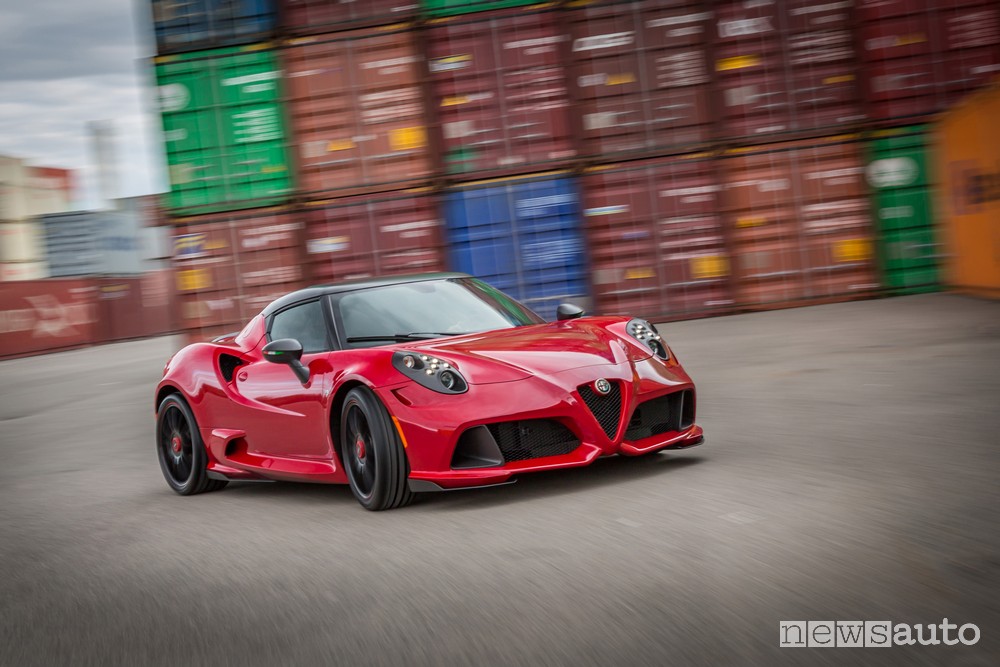 Frontale Alfa Romeo 4C kit estetico tuning