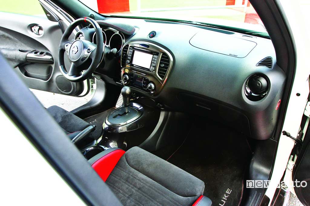 Nissan Juke Nismo RS interni Nissan Juke Nismo RS interni