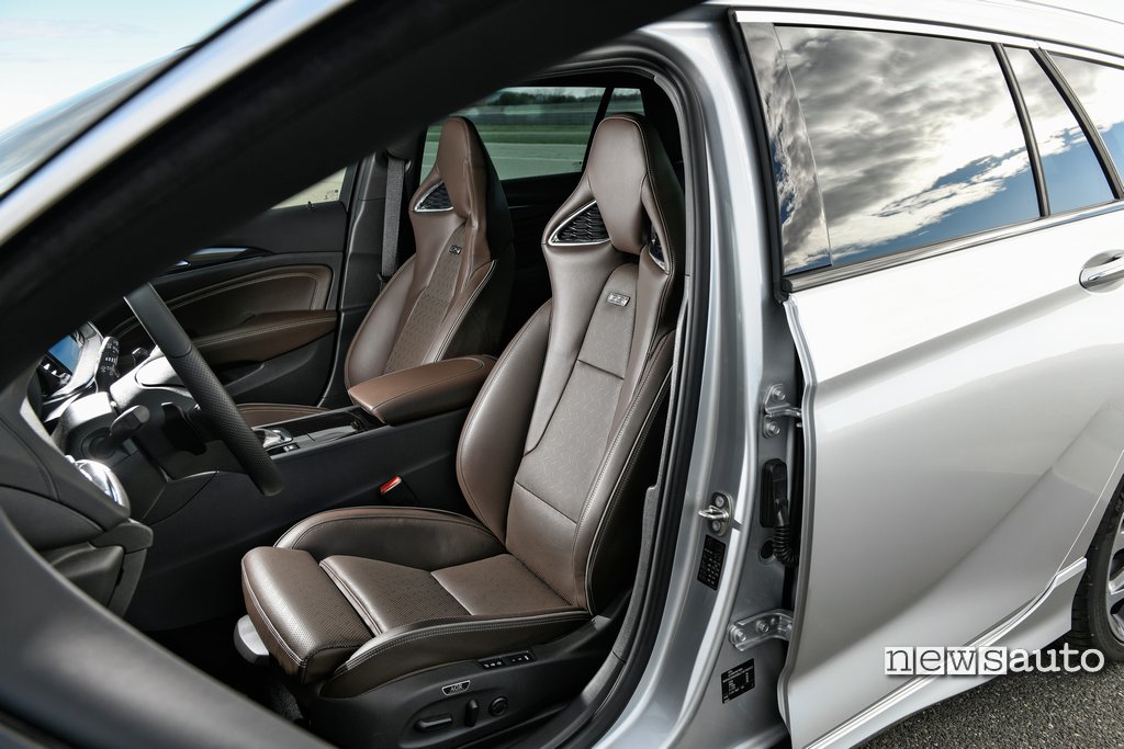Opel Insignia GSi esterni Opel Insignia GSi interni