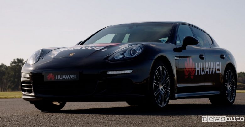 Guidare un’auto con lo smartphone con Huawei Mate 10 Pro