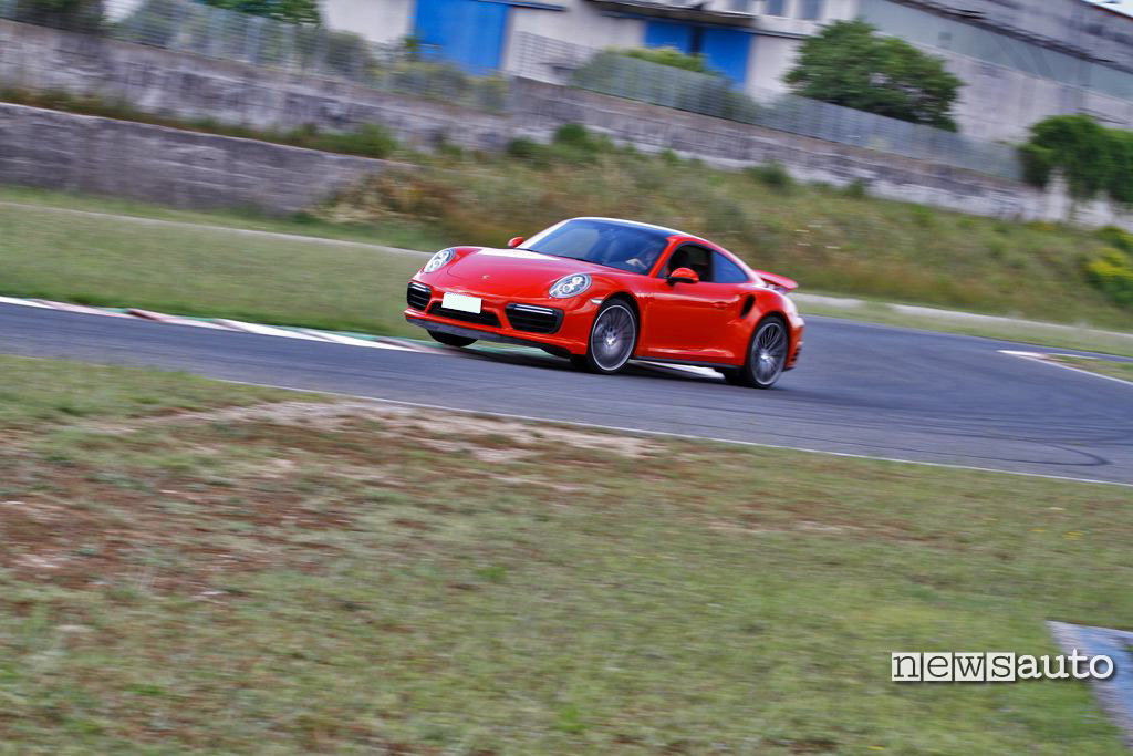Porsche 991 Turbo prova in pista Porsche 991 Turbo prova in pista