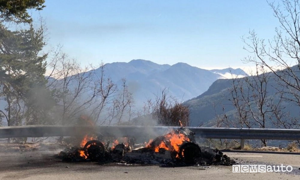 Incendio auto Alpine A110