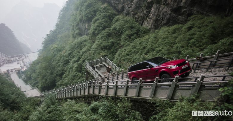 Range Rover Sport PHEV Tianmen Mountain Road