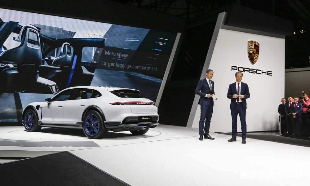 Porsche Ginevra 2018 Mission E Cross Turismo