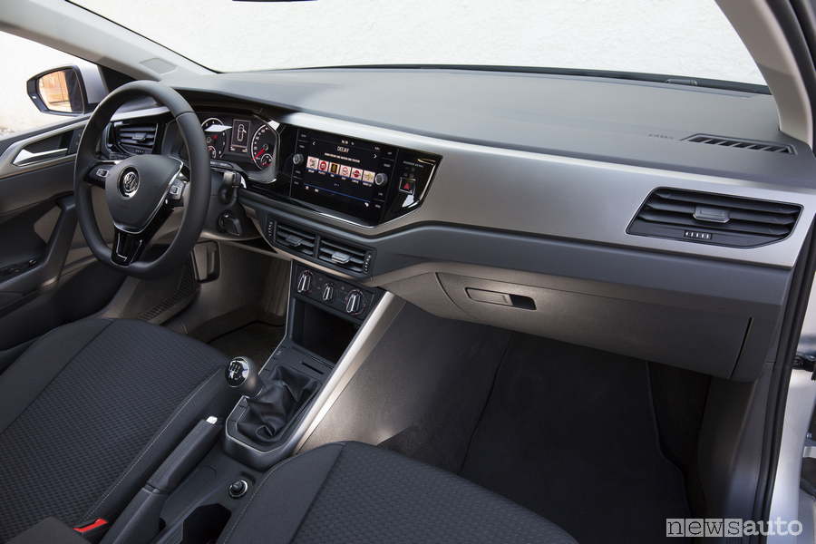 VW-Polo-TGi-metano-2018-abitacolo (5)