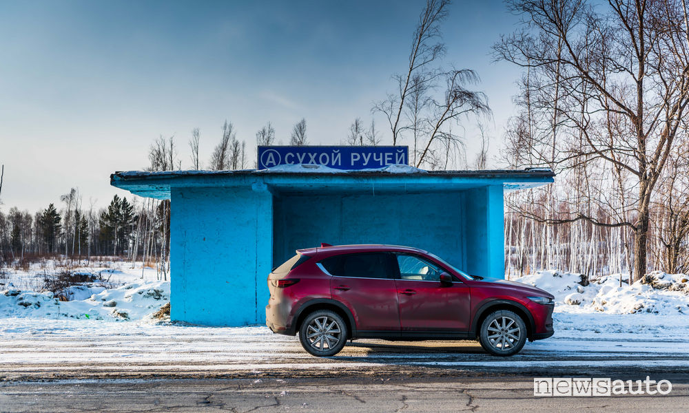 Mazda CX-5 test drive sul ghiaccio sul lago di Baikal
