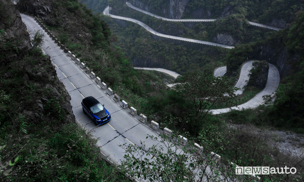 Tianmen Road record Range Rover Sport SVR