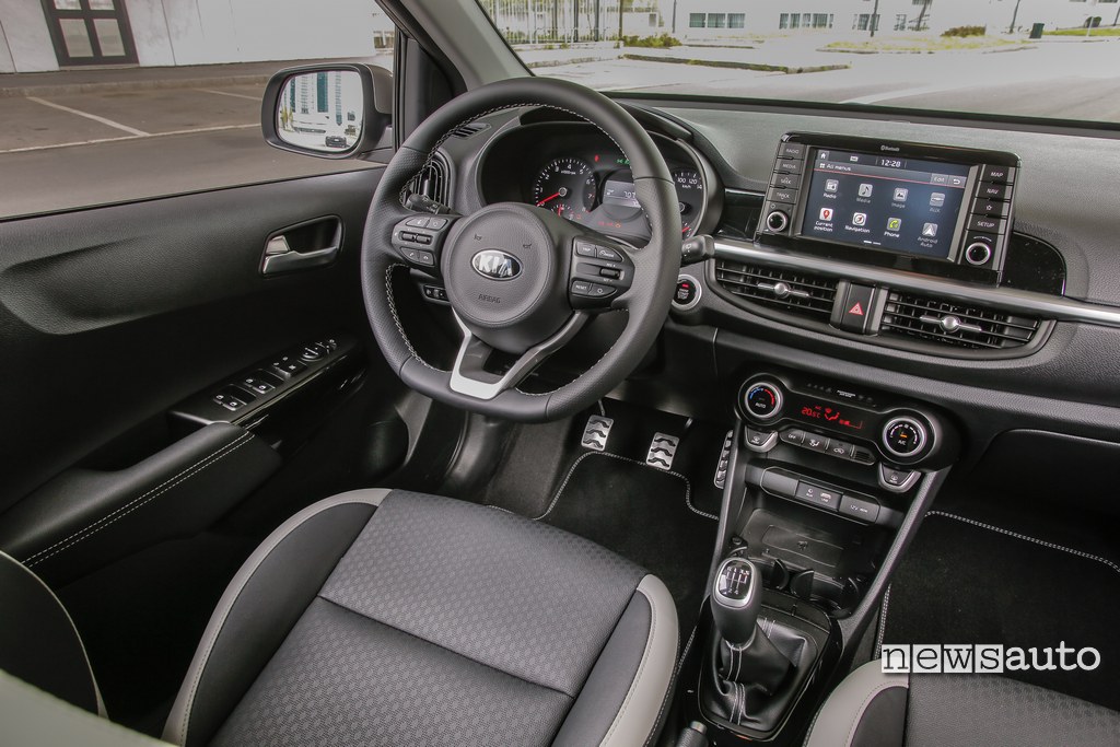 Kia Picanto X Line interni Kia Picanto X Line interni