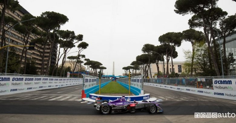 Corsa clandestina sul tracciato di Formula E