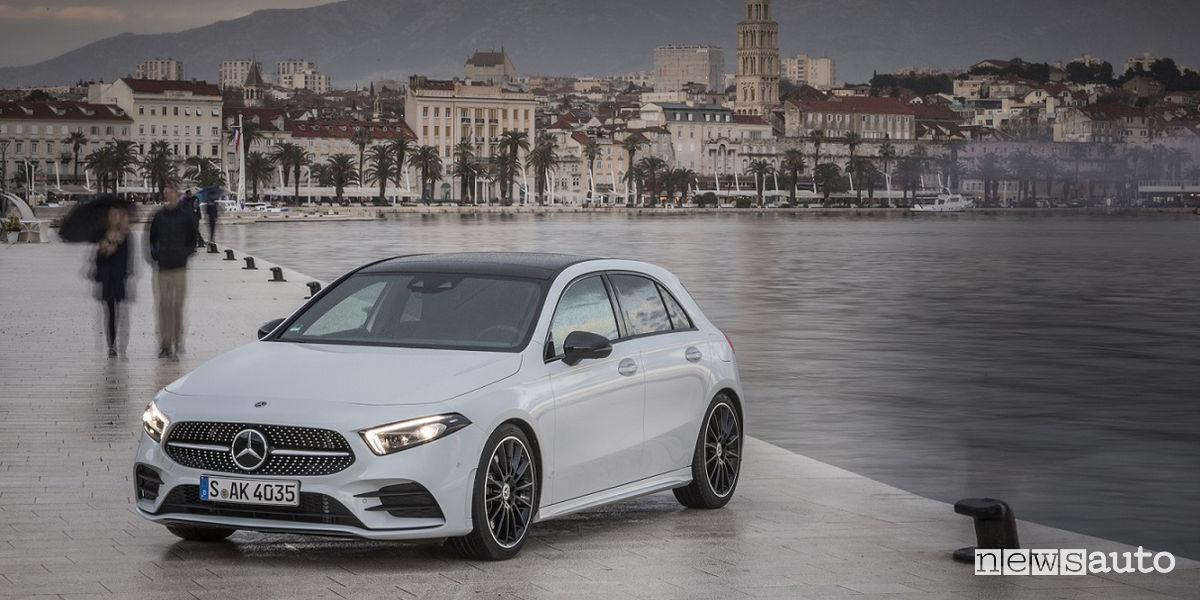 Mercedes fari Multibeam Led, vista frontale Classe A