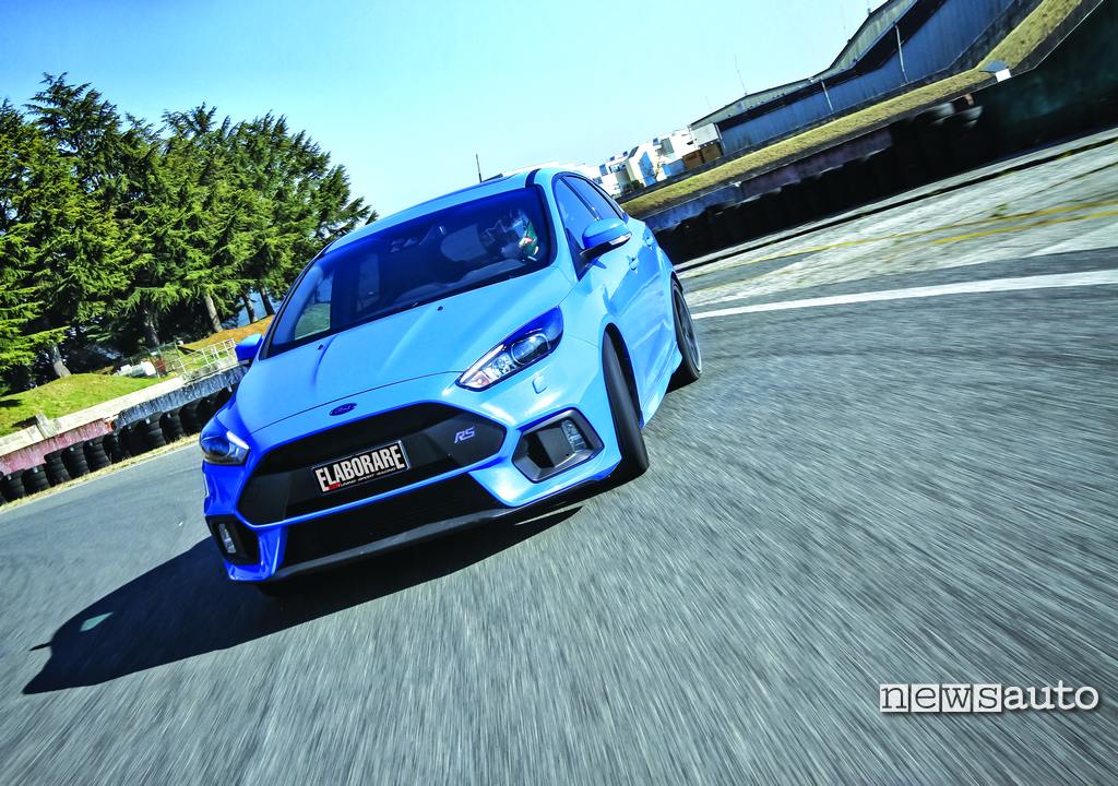 Ford Focus RS 350 CV modalità drift in pista Ford Focus RS 350 CV modalità drift in pista