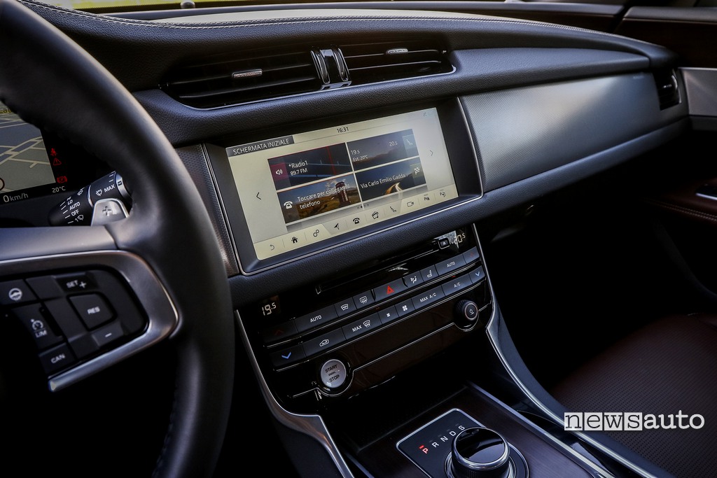 Jaguar xf sportbrake INTERNI Jaguar xf sportbrake INTERNI