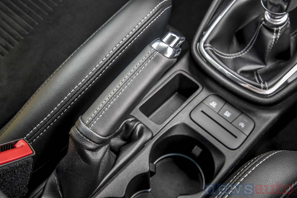 Ford Fiesta ST 2018 leva freno a mano