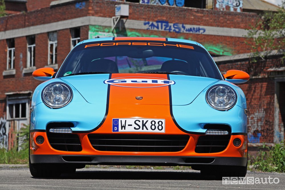 Porsche 911 Turbo Gulf vista frontale