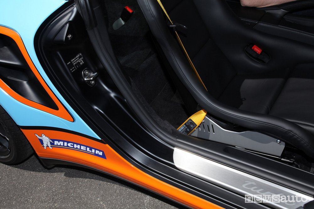Porsche 911 Turbo Gulf vista dettagli