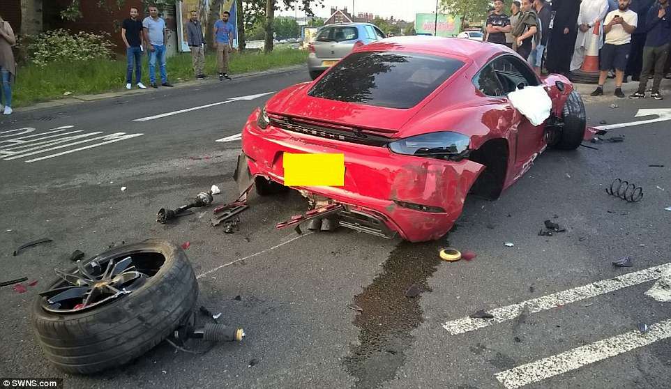 Incidente tra supercar Ferrari contro Porsche