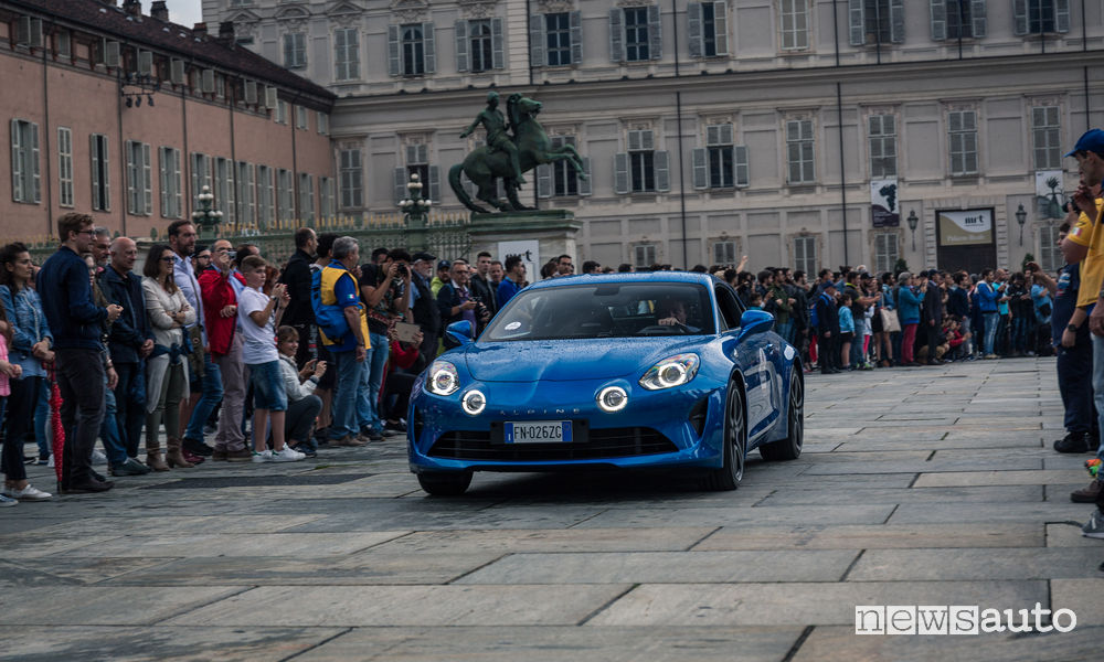 Alpine A110 alla Supercar Night Parade