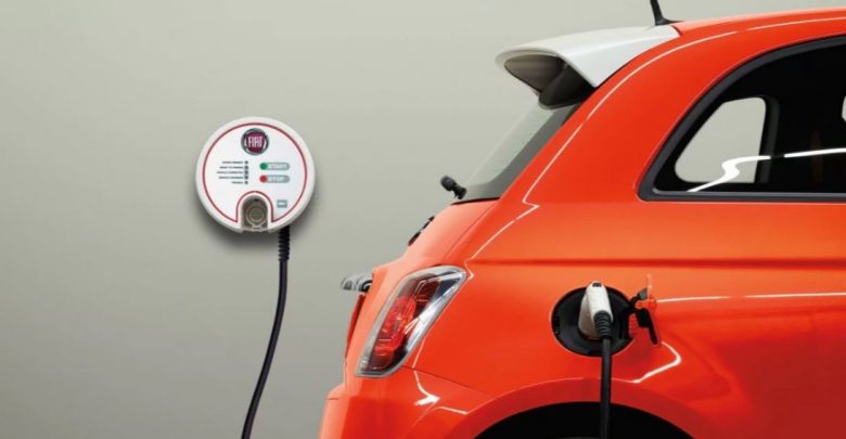 Auto elettriche Fiat 500 elettrica presa ricarica wall box FCA punta sull'auto elettrica