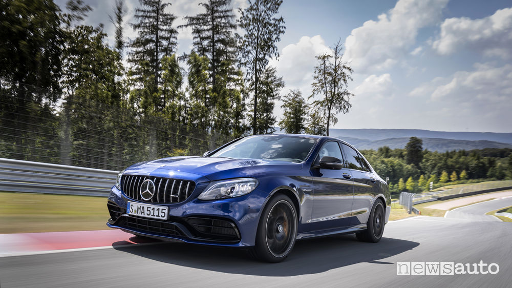 Mercedes-AMG C 63 berlina in pista