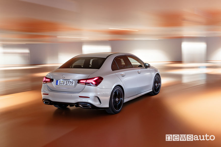 Mercedes-Benz Classe A Berlina 2019 AMG Line vista posteriore
