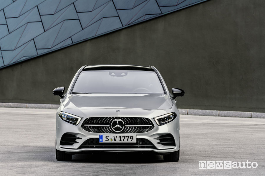 Mercedes-Benz Classe A Berlina 2019 AMG Line frontale