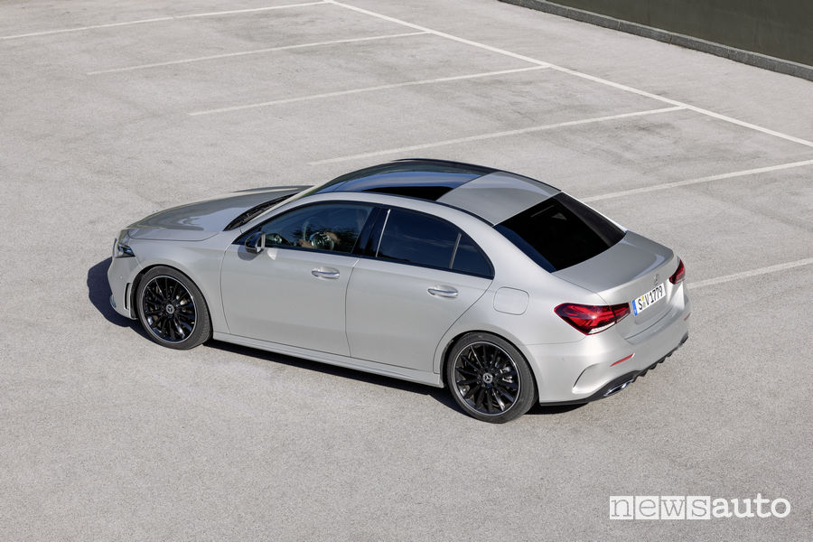 Mercedes-Benz Classe A Berlina 2019 AMG Line vista laterale