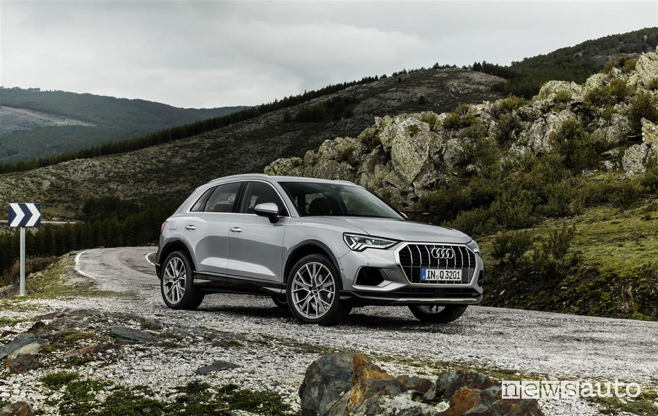 Nuova Audi_Q3 2019 vista di profilo