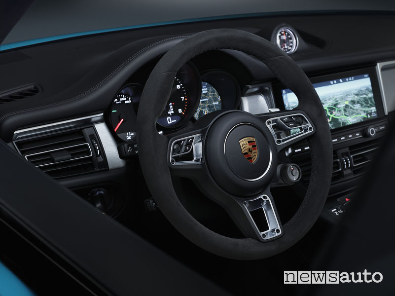 Nuova Porsche Macan volante sportivo GT