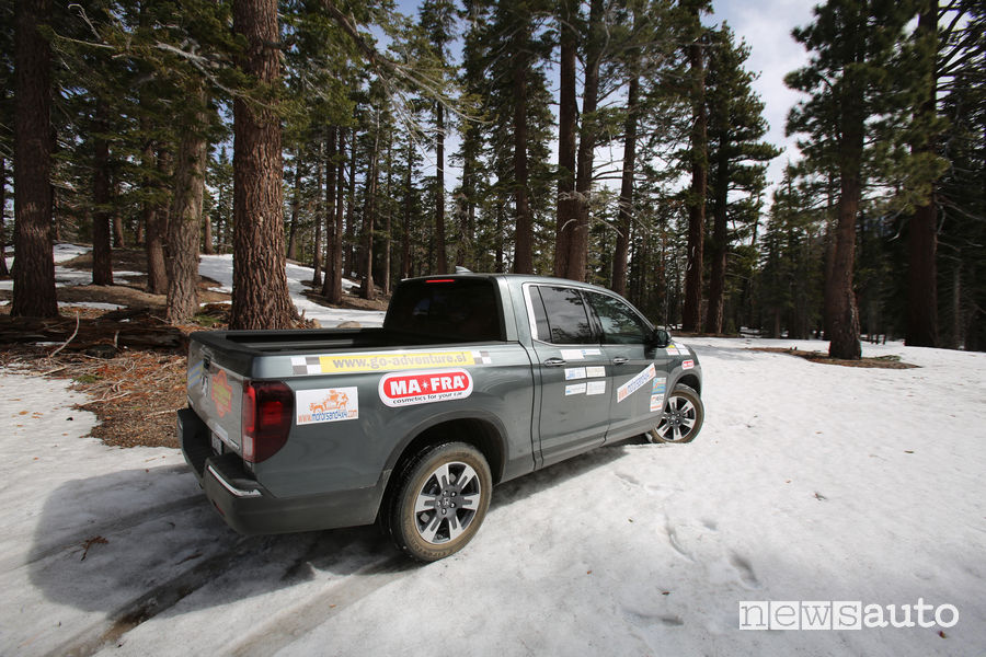Honda Ridgeline off road a Mammoth Lakes
