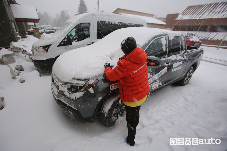 Honda Ridgeline nella tempesta di neve