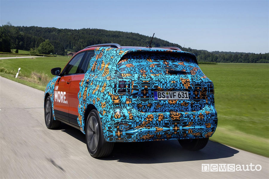 Vista posteriore VW T-Cross livrea camouflage