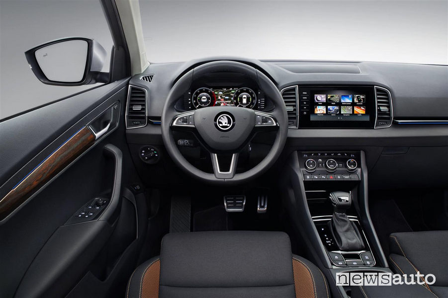 Skoda Karoq Scout 2019 abitacolo