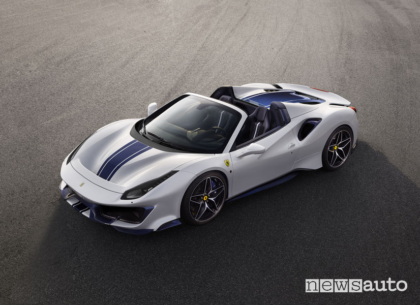 Ferrari_488 Spider Pista 2019, vista di profilo con tetto aperto