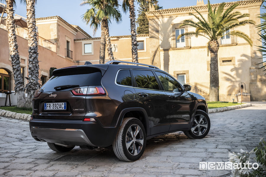 Nuova_Jeep Cherokee Limited 2019, vista posteriore